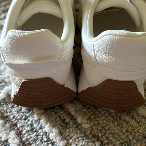 Brand NEW NWT Dolce Vita white sneakers platform size 9 1/2 - Picture 4 of 6